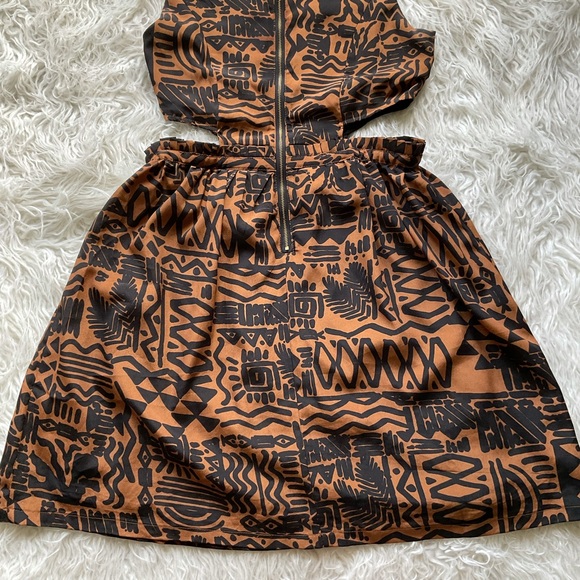 Ark & Co Geometric Pattern Cut-Out Waist‎ Dress - Picture 8 of 8